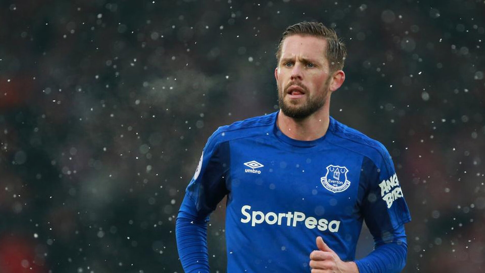 kaiyun官方入口登录-“英超剩余比赛紧张进行,争冠形势逐渐清晰”,英超比赛太多